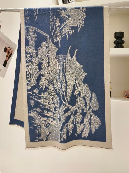 一周内发货【3色山水画围巾&披肩两用】卡其、黑色、蓝色，正反两用~尺寸：63*180cm，克重：360克，不压肩。成分：黏胶棉，不易起球~ 商品图6