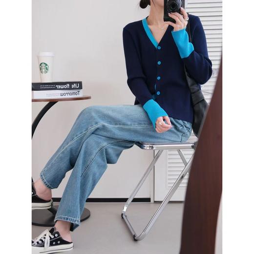 克莱因蓝撞色羊毛针织衫 ，显白、时髦、上身不显臃肿，自带流线型视觉上更显瘦 商品图3