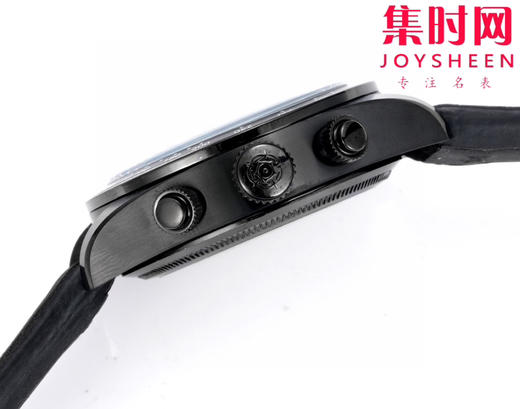 3T帝舵碧湾计时系列 F1赛车25型“黑武士”男士腕表
帝舵 Black Bay Chrono系列是一款融合潜水表传统与赛车计时功能的混合型腕表，以其复古美学与现代技术著称。 商品图5