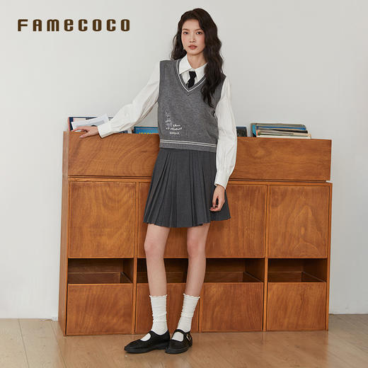 Famecoco范可儿短款V领针织马夹刺绣套头马甲叠穿FAB6CA019 商品图3