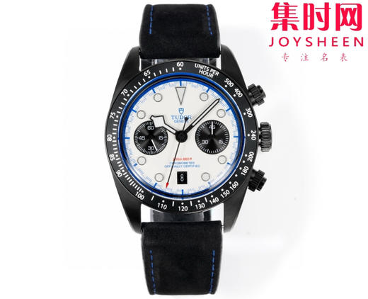 3T帝舵碧湾计时系列 F1赛车25型“黑武士”男士腕表
帝舵 Black Bay Chrono系列是一款融合潜水表传统与赛车计时功能的混合型腕表，以其复古美学与现代技术著称。 商品图0