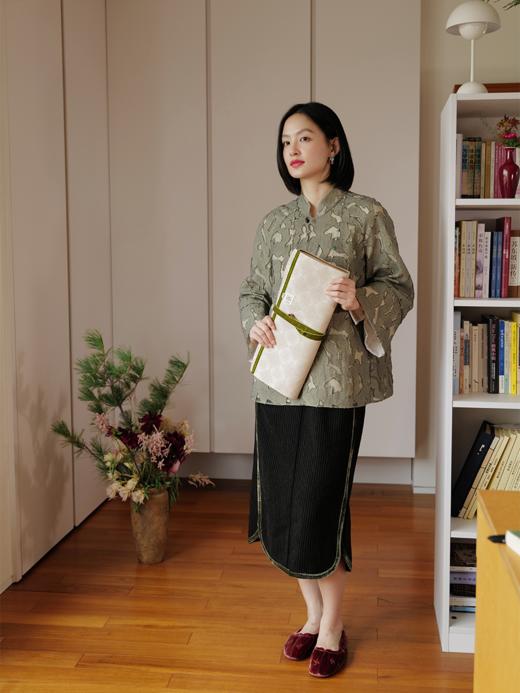 烟萝 牡丹剪花立领扩散袖对襟带里中式木扣外套 山林曦照 商品图1