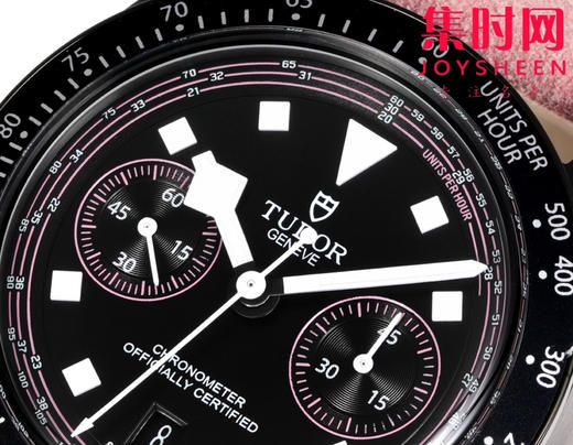 3T帝舵碧湾计时系列 F1赛车25型“黑武士”男士腕表
帝舵 Black Bay Chrono系列是一款融合潜水表传统与赛车计时功能的混合型腕表，以其复古美学与现代技术著称。 商品图1