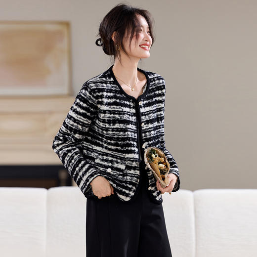 J6951 2025春秋新款小香风毛衣外套女短款圆领条纹显瘦针织开衫外搭上衣 商品图3