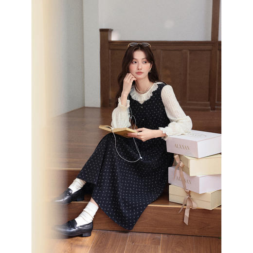 鹿向南「暖绒蕾丝」杏色法式蕾丝衬衫女秋季新款显瘦长袖内搭上衣 商品图2