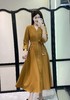SZ3S56_拓黄色_连衣裙_秋季_V领金属拉链门襟腰带收腰七分袖_高级女装_BERNIEELEN 伯妮斯茵 商品缩略图1