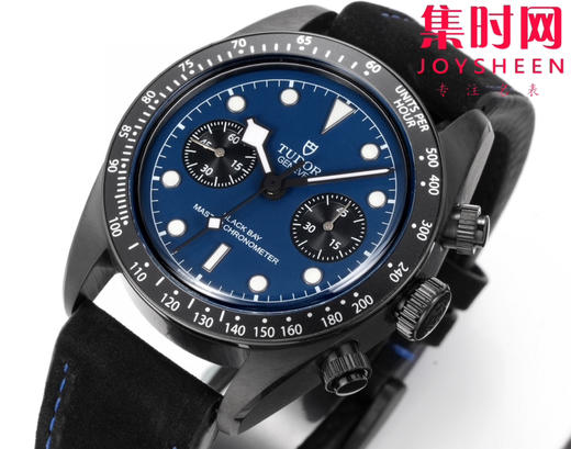 3T帝舵碧湾计时系列 F1赛车25型“黑武士”男士腕表
帝舵 Black Bay Chrono系列是一款融合潜水表传统与赛车计时功能的混合型腕表，以其复古美学与现代技术著称。 商品图1