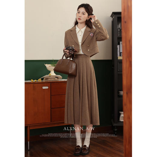 鹿向南《霍莉顿商学院》法式百褶裙2025春秋新款半身裙LXN31812 商品图1