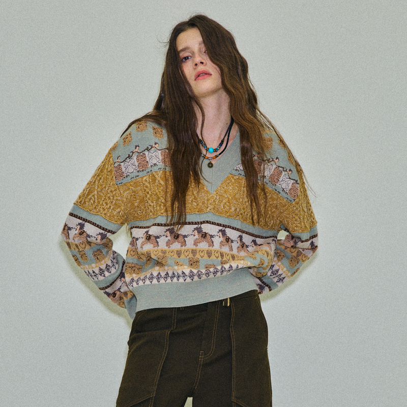 谜底V领套头针织衫长袖2025冬季新品复古原创图案毛衣女254MZ1873