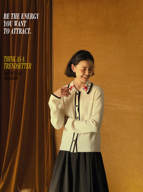 [特价]英伦复古小可爱 刺绣花朵翻领奶白黑镶边开衫/三角小围巾