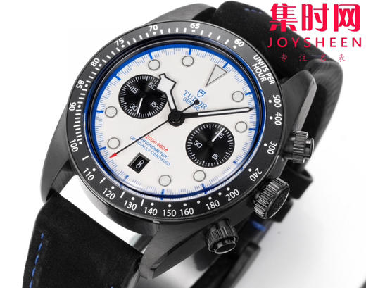 3T帝舵碧湾计时系列 F1赛车25型“黑武士”男士腕表
帝舵 Black Bay Chrono系列是一款融合潜水表传统与赛车计时功能的混合型腕表，以其复古美学与现代技术著称。 商品图1