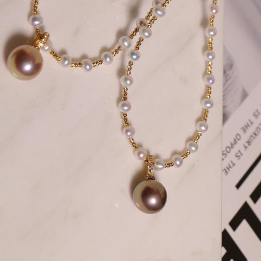 搭配必入 秋季毛衣链组合套装 4-5mmji光珍珠毛衣链 80cm 12-13mm 基本正圆 ji光 整体比较干净 无暇或细微生长痕迹微瑕 佩戴不影响 万能扣可以脱卸 一款多用 精致感 提亮整体搭配 商品图5