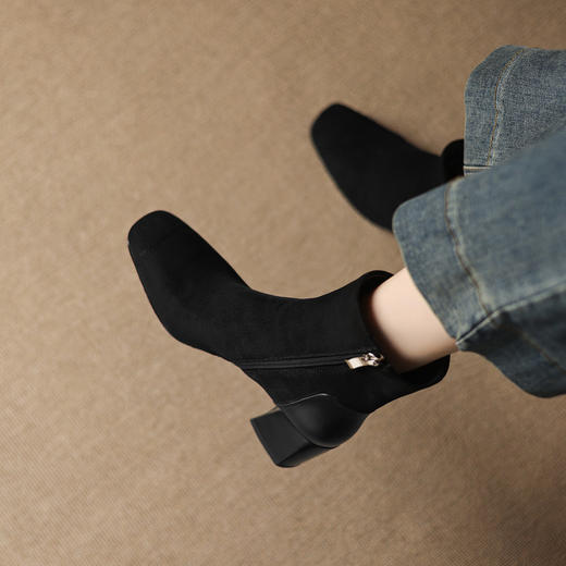 【预售5天】牛皮显瘦短靴秋冬新款方头磨砂短筒粗中跟百搭马丁靴女DQ&DQ1377 商品图2