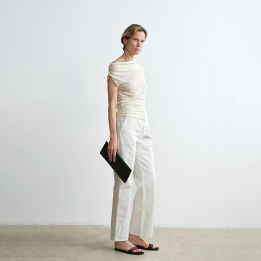 ROMI STUDIO 桑蚕丝和羊皮革黑色极简一字平底凉鞋 RWCRP33455 商品图3