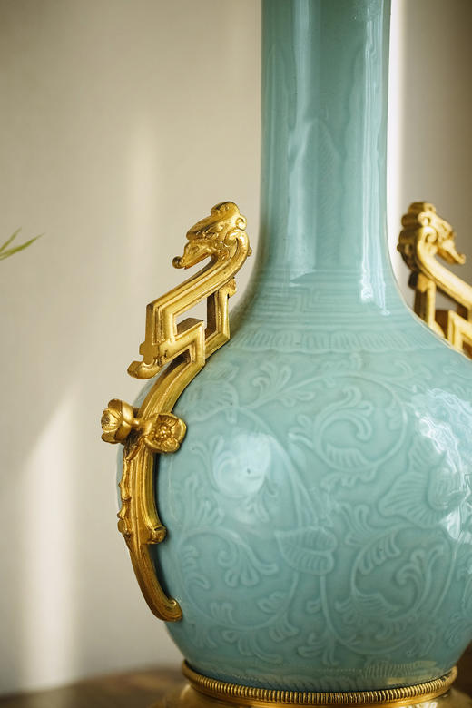 独角鹿西洋古董20世纪法国出品东方风格祥云盘龙主题铜鎏金精雕底座装饰中国粉青釉花卉纹浅浮雕瓷瓶台灯 商品图5