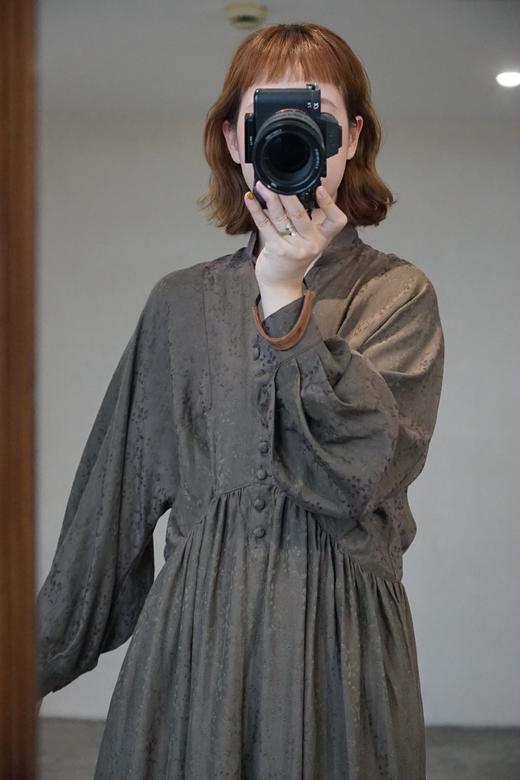 SUSURI 日系碎花轻盈高腰线连衣裙 商品图2