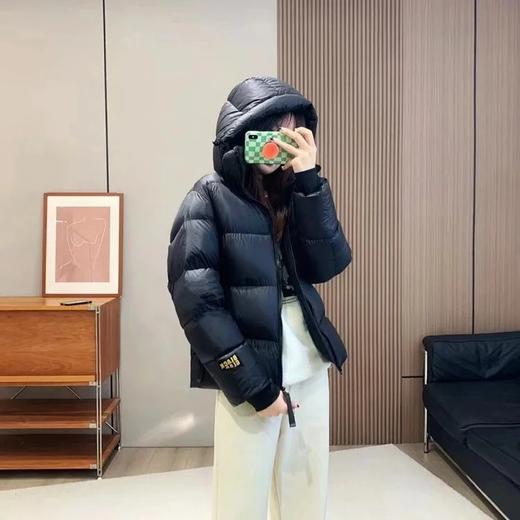 降温推荐【黑金情侣亲子款鹅绒羽绒服】90鹅绒，妥妥行走的大棉被，再冷也能抗！保暖遮肉，百搭不挑人，⁬最大穿到180斤内，也不易钻绒 WD 商品图6