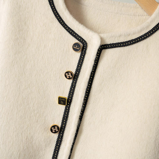 「自」全新升级【铂金会员413/天猫559/差价146】(94524)洛诗琳赫本小香风毛呢外套2025秋冬圆领织带双面呢羊毛上衣94524 商品图1