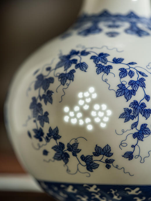 富玉 |  景德镇陶瓷花瓶中式青花玲珑客厅插花高档家居摆件四季丰华天球瓶 商品图2