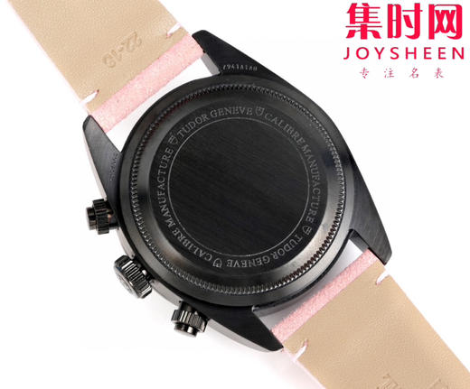 3T帝舵碧湾计时系列 F1赛车25型“黑武士”男士腕表
帝舵 Black Bay Chrono系列是一款融合潜水表传统与赛车计时功能的混合型腕表，以其复古美学与现代技术著称。 商品图5