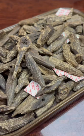 一批都彭的肉料，准备挑几块拿去做雕刻了