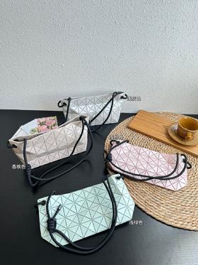 【san宅同款几何菱格个性抽绳斜挎豆腐包ME3593】