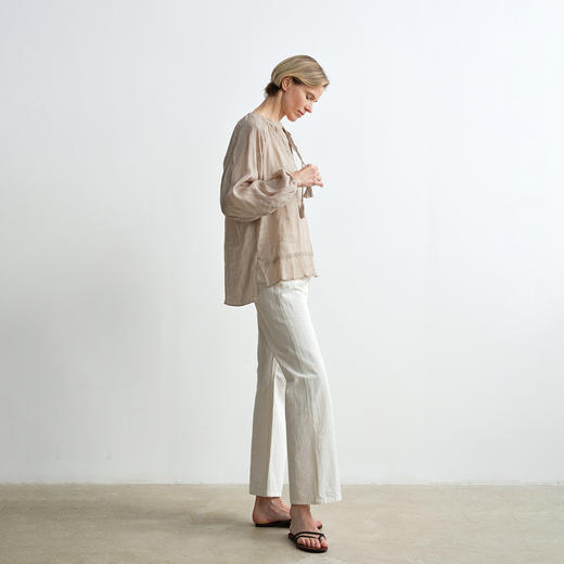 ROMI STUDIO“东方美学”100%苎麻轻薄宽松灯笼袖衬衫 RWCSSJ2691【发货时间25-30天】 商品图3