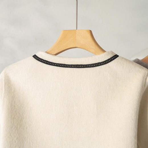 「自」全新升级【铂金会员413/天猫559/差价146】(94524)洛诗琳赫本小香风毛呢外套2025秋冬圆领织带双面呢羊毛上衣94524 商品图3