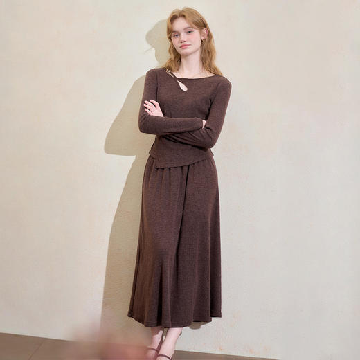 西遇气质针织套装女冬季串珠镂空抽褶针织衫搭半身裙两件套V3755289 商品图4