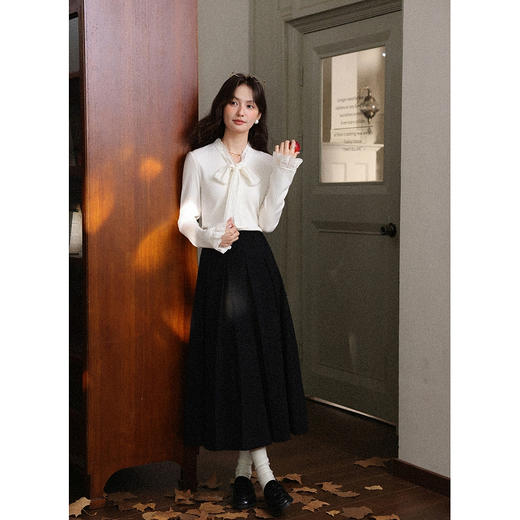 鹿向南「柔软时光」法式蝴蝶结白色长袖T恤女秋打底内搭显瘦上衣 商品图4