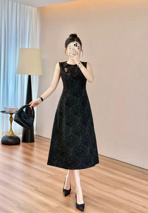 SZ3S57_漆黑色_连衣裙_春夏_圆领收腰优雅气质_高级女装_BERNIEELEN 伯妮斯茵 商品图0