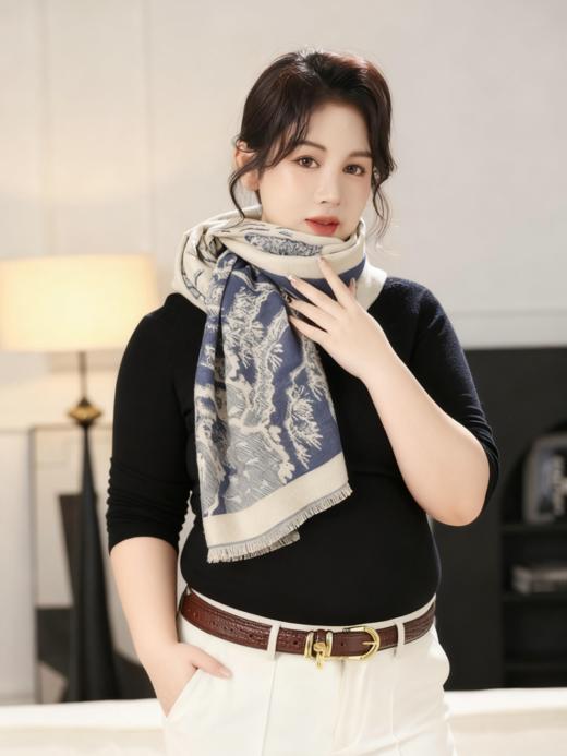 一周内发货【3色山水画围巾&披肩两用】卡其、黑色、蓝色，正反两用~尺寸：63*180cm，克重：360克，不压肩。成分：黏胶棉，不易起球~ 商品图3