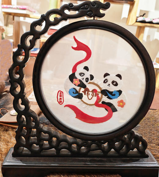 羌绣《吉祥熊猫》 商品图0