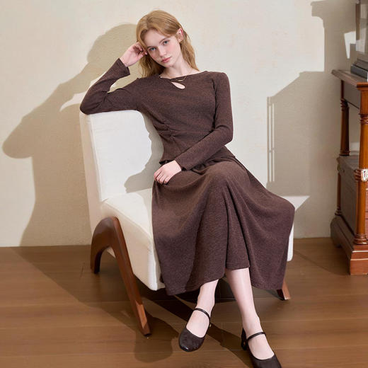 西遇气质针织套装女冬季串珠镂空抽褶针织衫搭半身裙两件套V3755289 商品图0