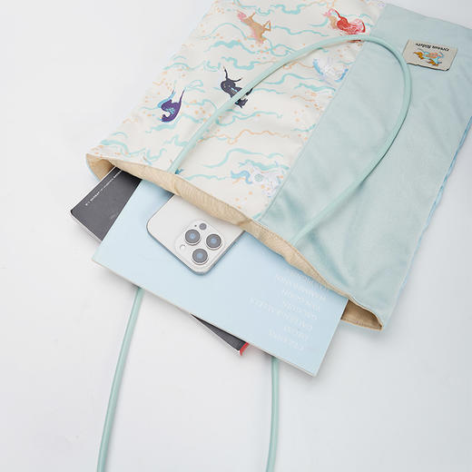 大英博物馆 新年系列 驭梦驰光 拼接单肩包 商品图3