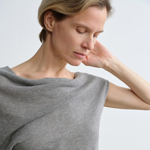 ROMI STUDIO“知性优雅”莱赛尔亚麻混纺花纱斜肩针织衫 RWCRST3408 商品图2