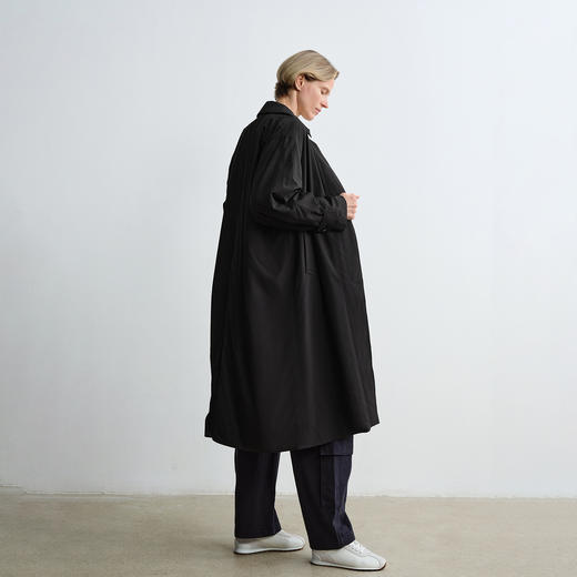 ROMI STUDIO天 丝高弹莱卡混纺白鹅绒廓形长款羽绒服RW24AW90335 商品图1