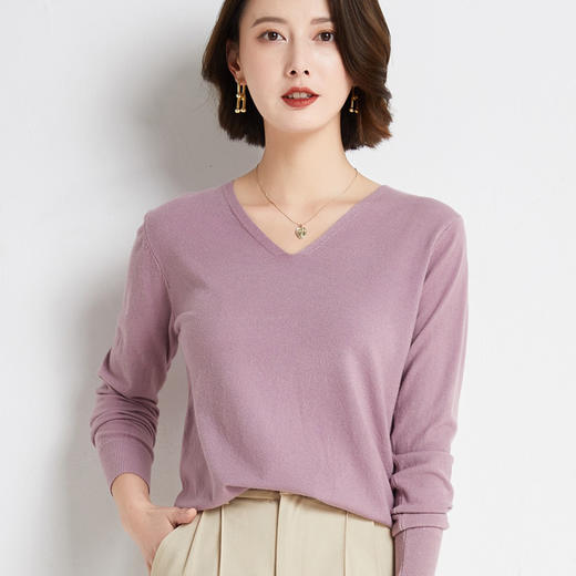 细腻亲肤柔软打底衫秋冬新款洋气V领纯色长袖内搭打底针织衫简约外穿鸡心领毛衣女 商品图0