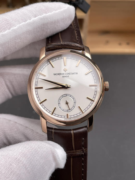 江诗丹顿传袭系列82172腕表  1：1复刻  进口瑞士Cal.215 PS  手动机械机芯  动力十足 上满储蓄动能48小时以上 优质钢结构表壳，满足您高品质要求❕❕❕ 商品图1