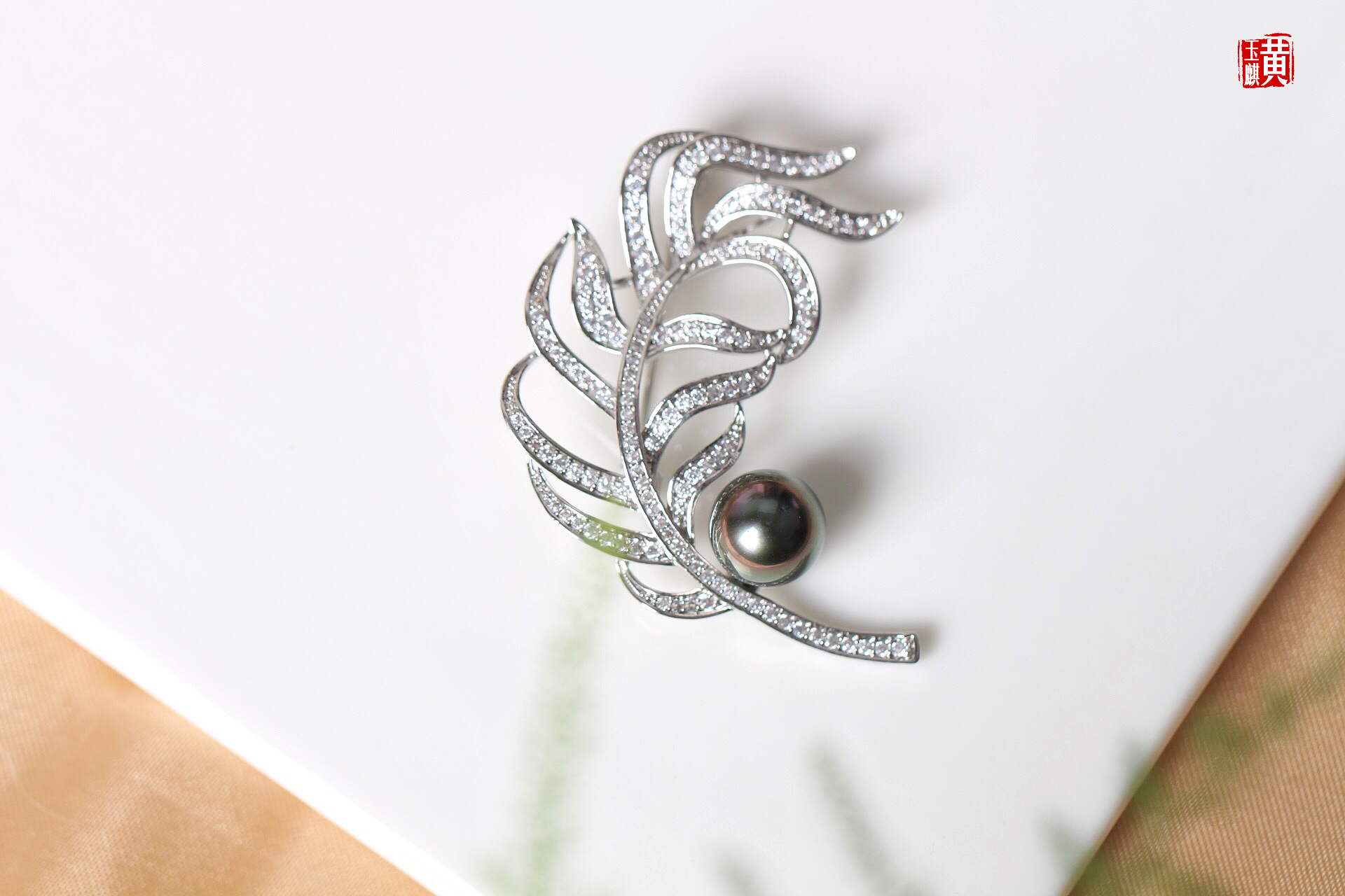 【轻盈之羽】大溪地海水珍珠胸针