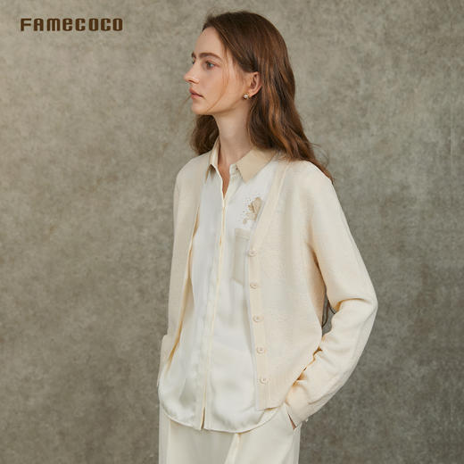 Famecoco范可儿文艺气质暗纹勾花V领拼接羊毛针织开衫FAC6DE002 商品图2