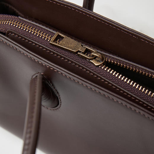 ROMI STUDIO 首饰袋 头层牛皮天然纹理气质单肩法棍包RWCAP06619 商品图4