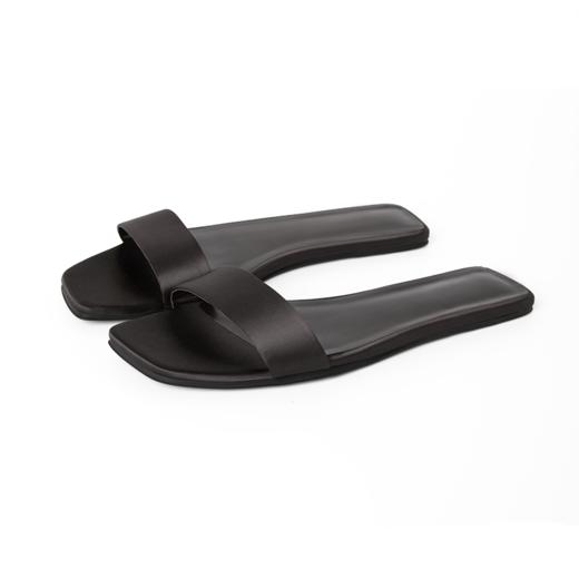 ROMI STUDIO 桑蚕丝和羊皮革黑色极简一字平底凉鞋 RWCRP33455 商品图5