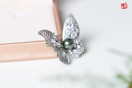 【月华凝蝶】大溪地海水珍珠胸针 商品图3