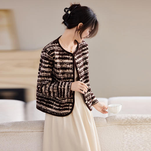 J6951 2025春秋新款小香风毛衣外套女短款圆领条纹显瘦针织开衫外搭上衣 商品图2