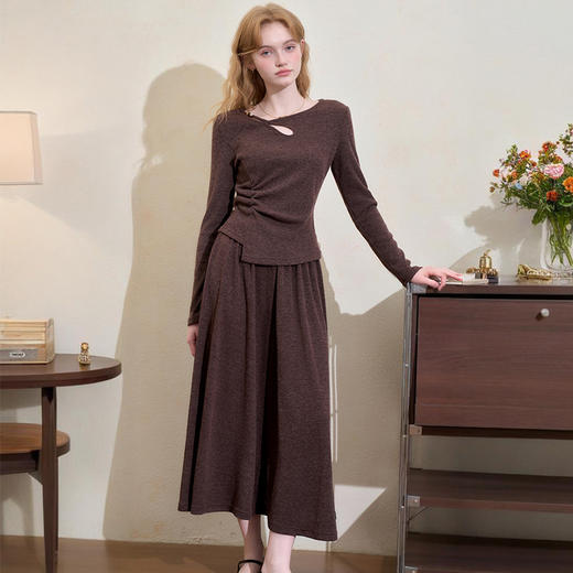 西遇气质针织套装女冬季串珠镂空抽褶针织衫搭半身裙两件套V3755289 商品图3