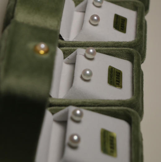 冰点价！ 露思新剧同款 正圆海外进口ji强光akoya 6-7mm小灯泡 面无暇 正圆 ji强光 纯银针礼盒包装 商品图0