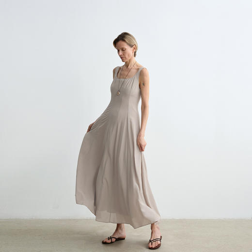 ROMI STUDIO“悠然夏日”真丝混纺植物染印花吊带连衣裙 RWCRLJ2710 商品图7