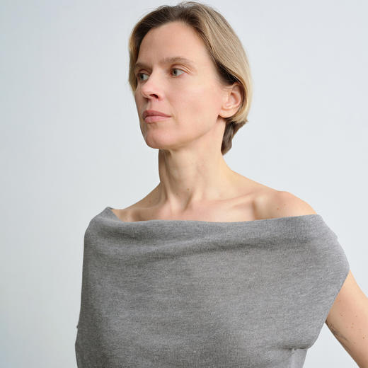 ROMI STUDIO“知性优雅”莱赛尔亚麻混纺花纱斜肩针织衫 RWCRST3408 商品图3