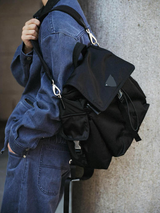 1016-3 渠道货 微商相册 怕打男女同款双肩包 商品图0